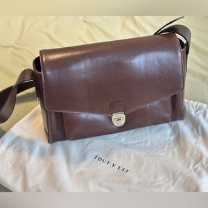 TOUT Y EST VOLET bag